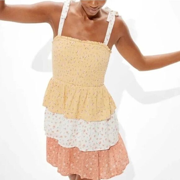 American Eagle Outfitters Dresses & Skirts - American eagle ditzy floral smocked tiered mini dress women’s xs